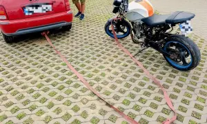 Czy masz prawo holować motocyklem inny motocykl? Sprawdź przepisy!
