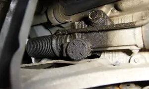 Wyciek z maglownicy. Zastanawiasz się, ile mechanik bierze za wymianę maglownicy?