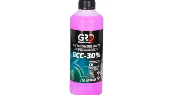 Różowy płyn chłodniczy GRD GCC-30% w butelce. Unikaj pomieszania z zielonym płynem, aby zapobiec problemom z układem chłodzenia.
