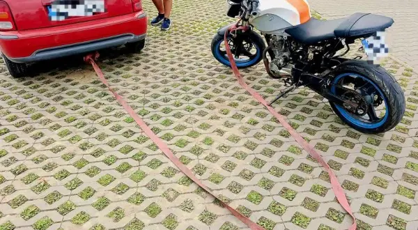 Czy masz prawo holować motocyklem inny motocykl? Sprawdź przepisy!