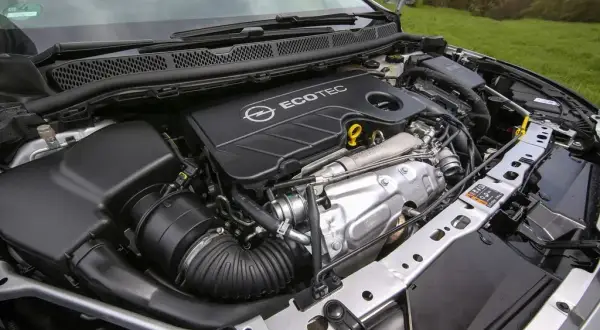 Opel Astra J: który silnik wybrać, aby uniknąć awarii i kosztów?