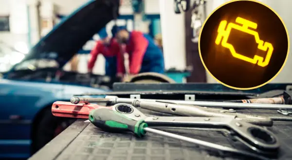 Prawda o rzekomym zakazie naprawiania aut starszych niż 20 lat w autoryzowanych serwisach. Kontrolka silnika świeci się, a mechanicy pracują nad autem.