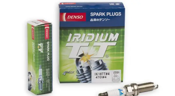 Jak rozpoznać podróbki markowych świec zapłonowych? Zwróć uwagę na opakowanie i sam produkt. Oryginalne świece Denso Iridium TT mają wyraźne logo i oznaczenia.