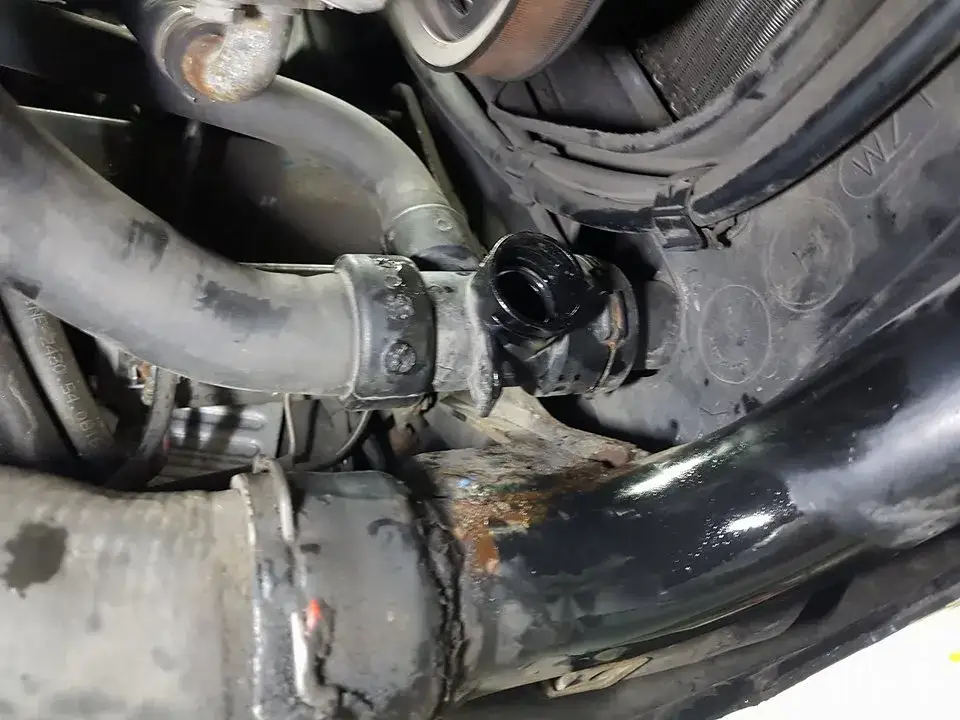 Zdjęcie Ile wchodzi płynu do chłodnicy Passat B5? Sprawdź, by uniknąć problemów