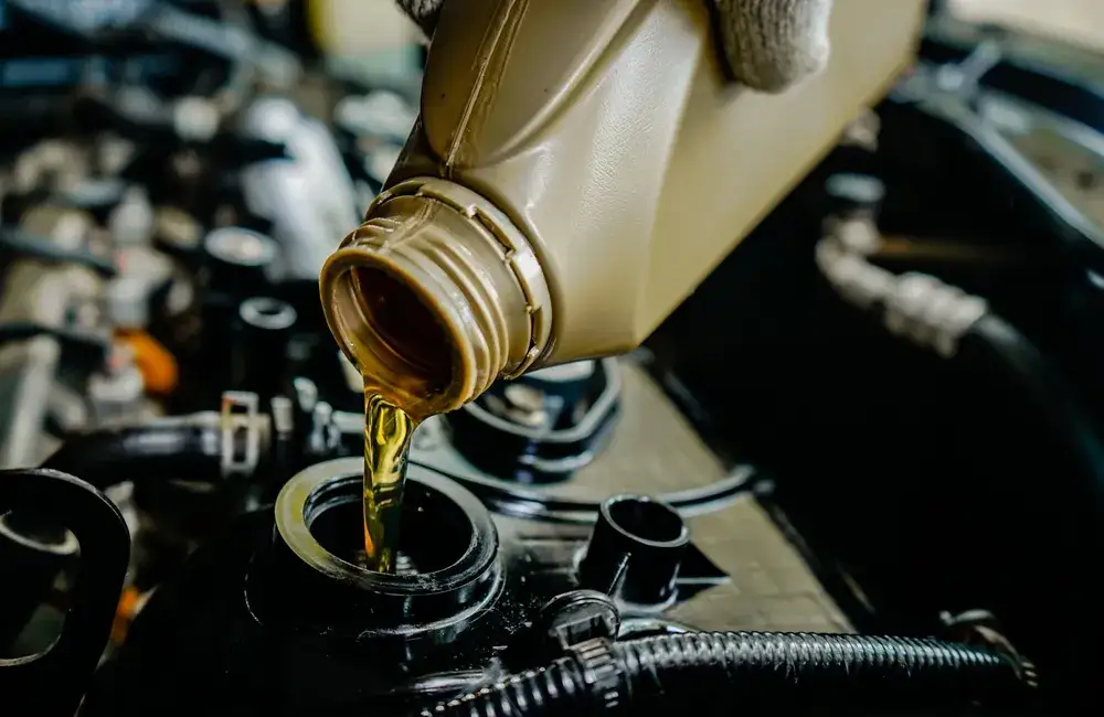 Zdjęcie Motul czy Valvoline 5W30 - który olej zapewni lepszą ochronę silnika?