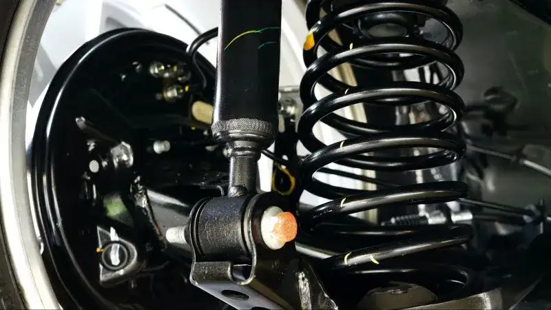 Zdjęcie Czy amortyzatory wymienia się parami? Oto, co musisz wiedzieć